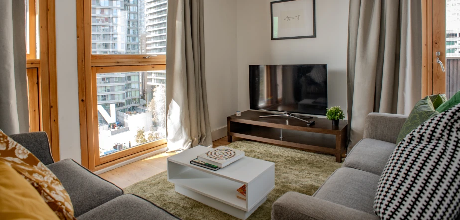 beautiful-flat-with-stunning-skyline-views-in-canary-wharf-feature-img