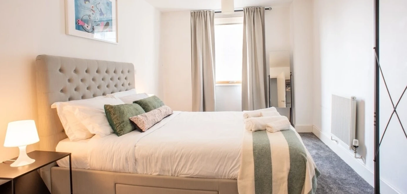 beautiful-flat-with-stunning-skyline-views-in-canary-wharf-02