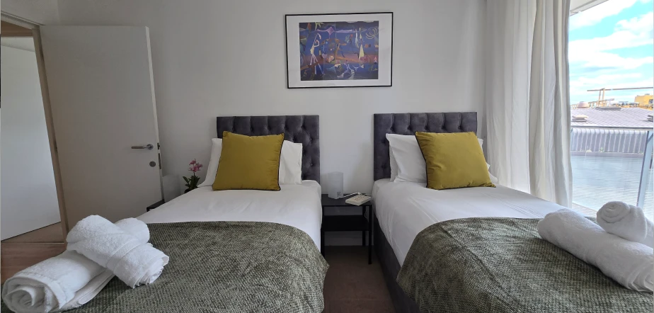 beautiful_property_in_canary_wharf-06